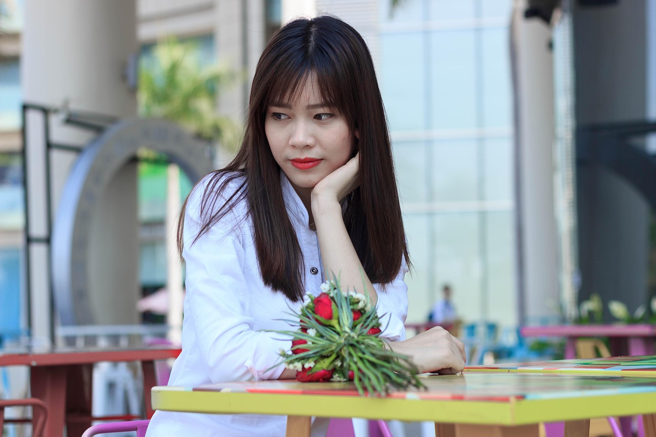 《穿普拉达的女王》影评,女性职场成长与自我价值探寻？时尚光环下的真实人生选择？