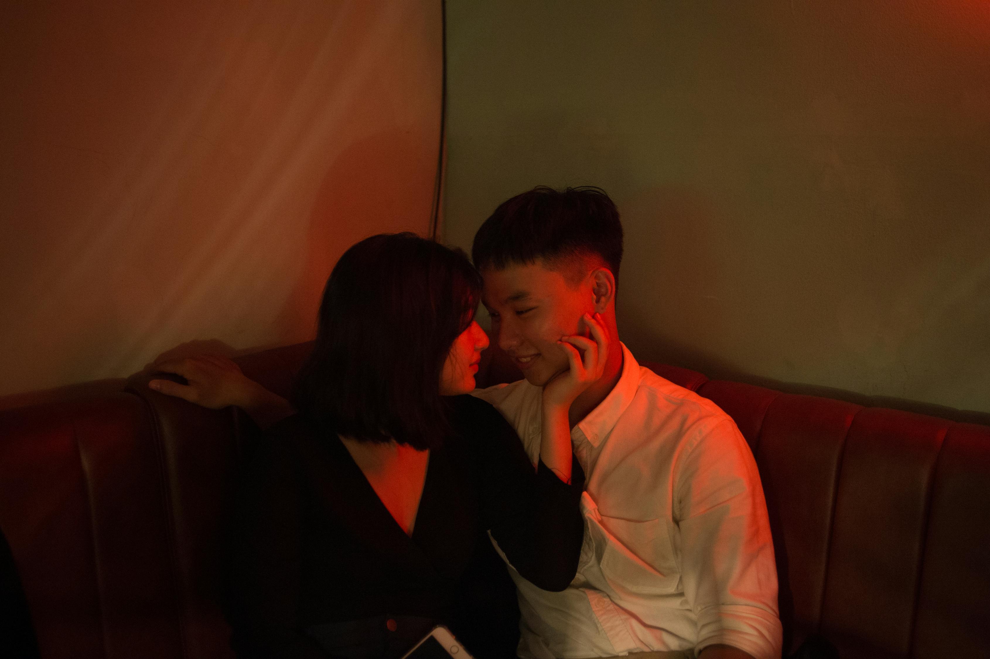 《自梳》里玉环对意欢到底是种什么感情？