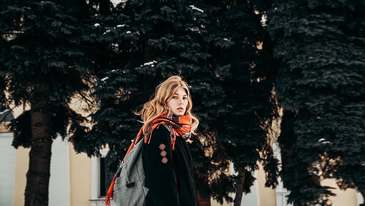 《女孩和蜘蛛》影评，情感深度与拍摄技巧解析，你感受到了吗？