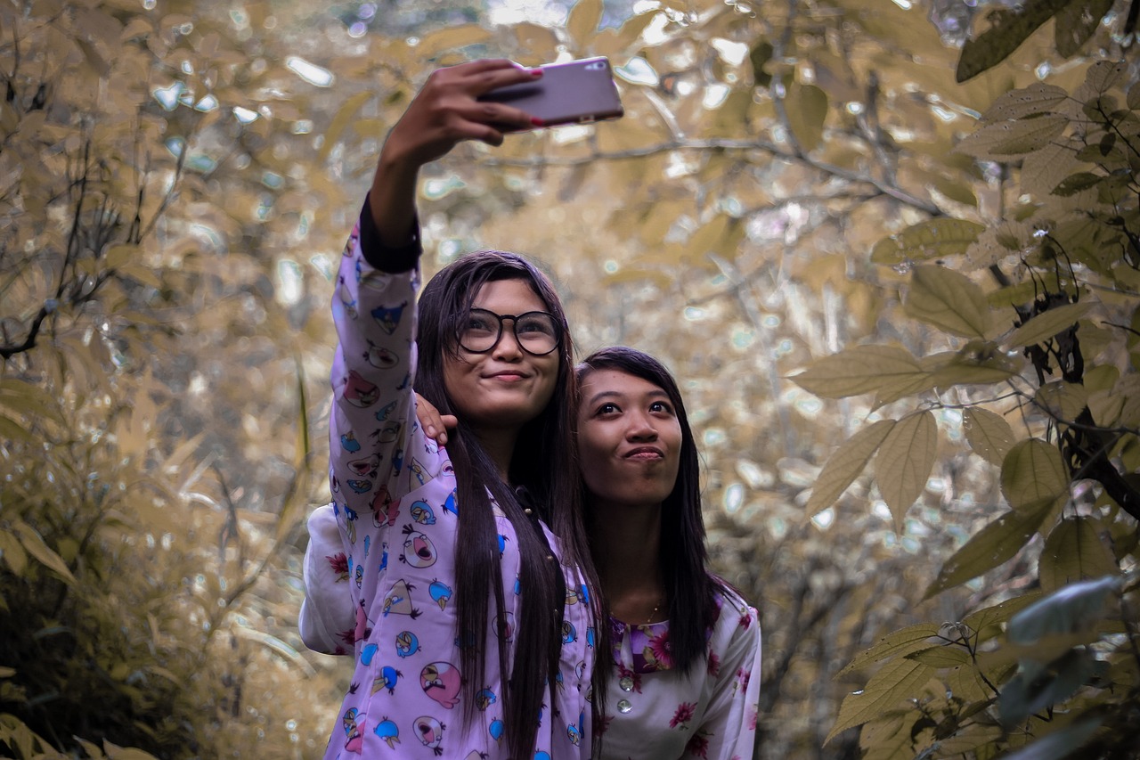 《女孩2》影评：情感深度与现实挑战的探讨