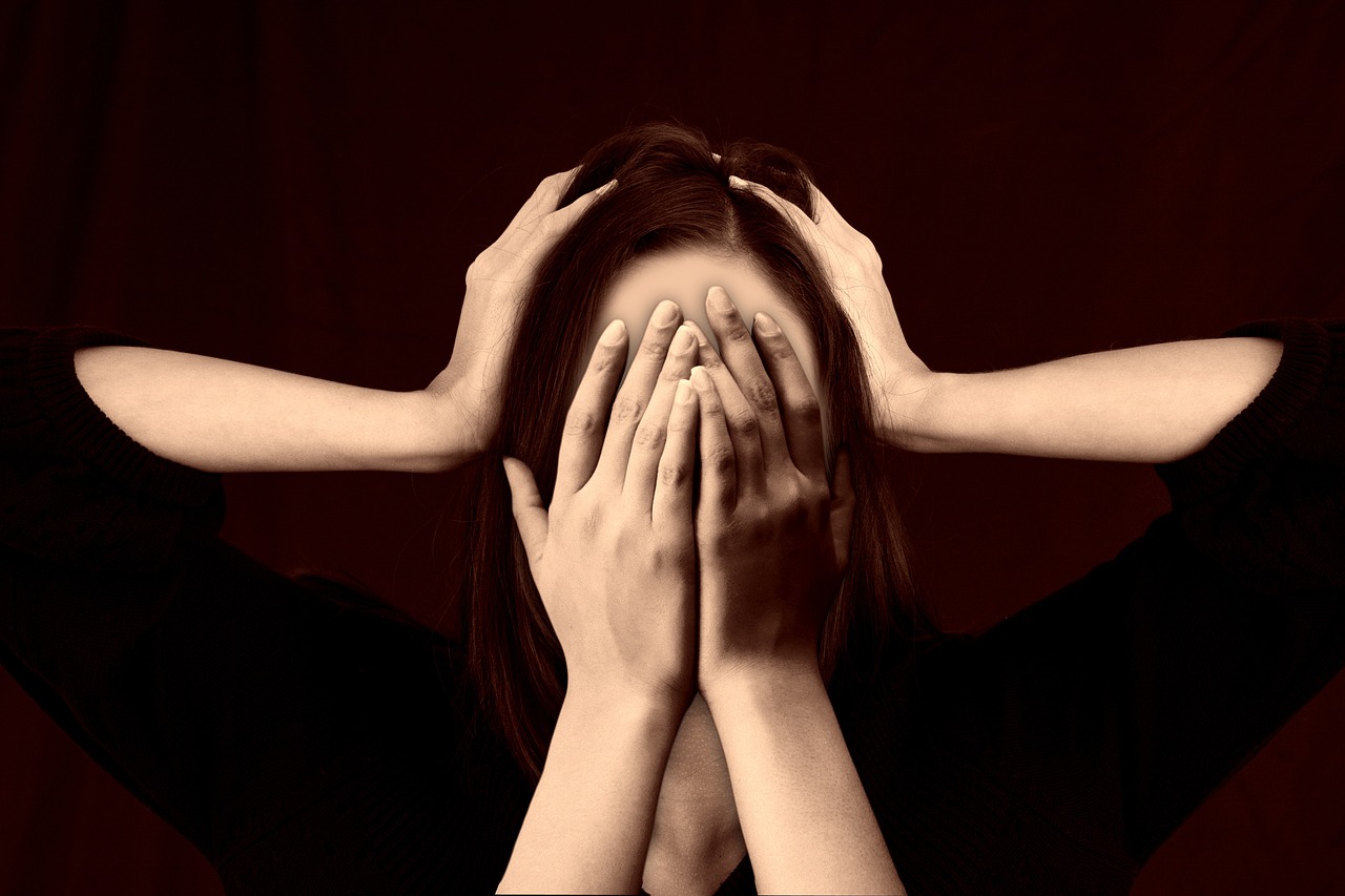 《人吓人》影视解说，如何理解其深层含义？解读经典港片魅力