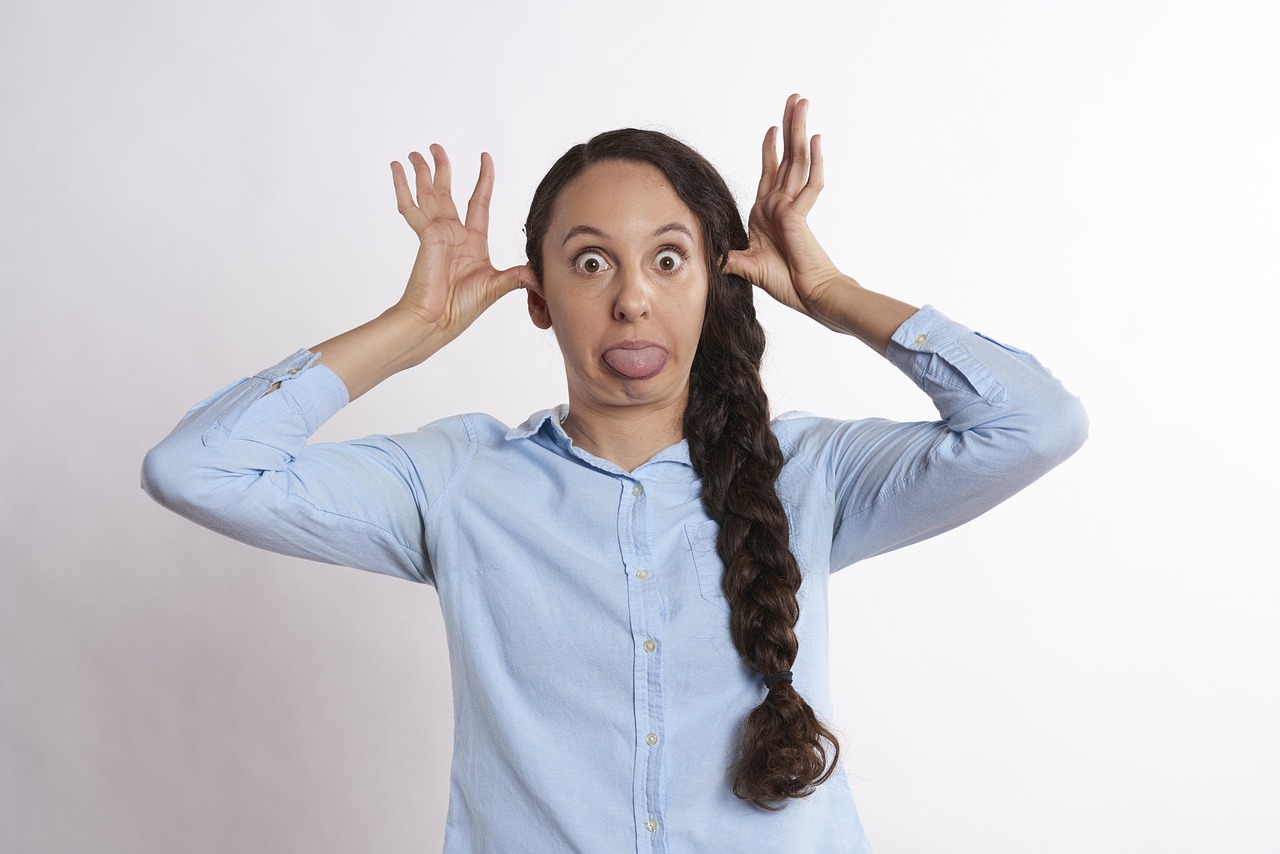 《欢乐喜剧人》影视解说，如何深入理解剧情与笑点？