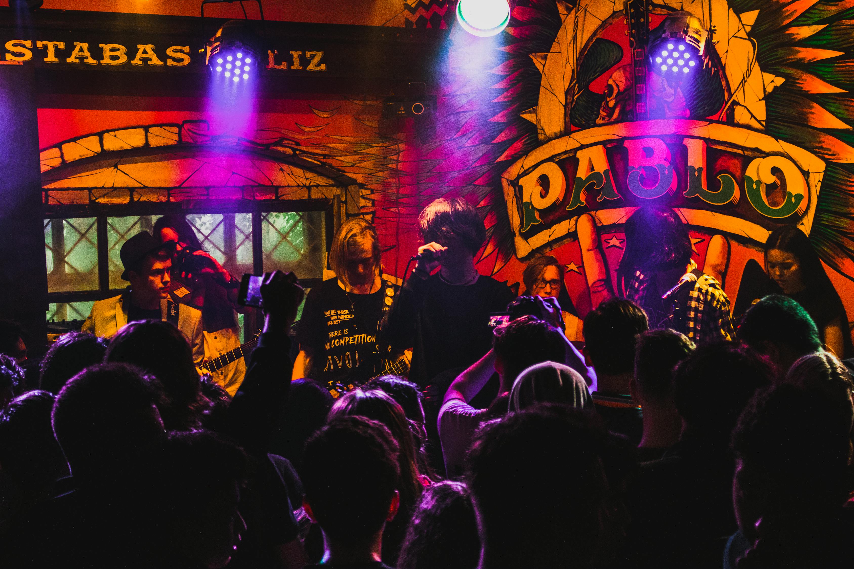 《上海王》影视解说：深度解析与观众评价，如何理解剧情发展？