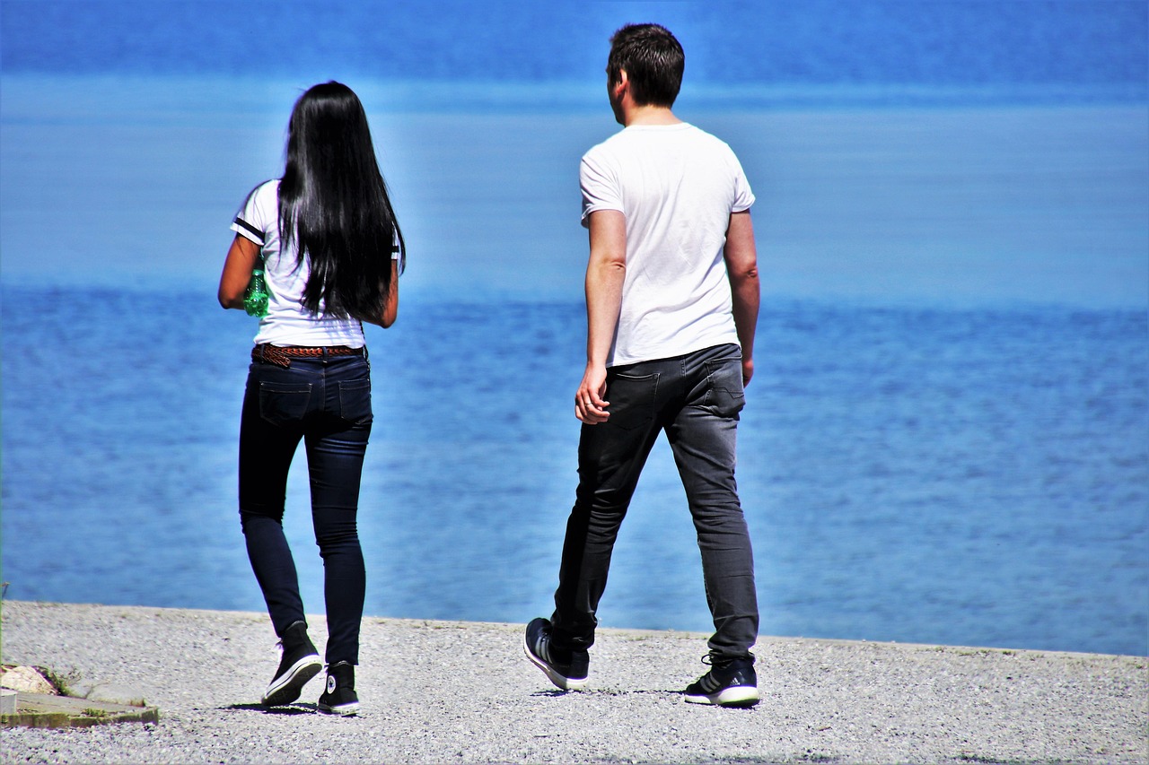 《湘南纯爱组》影评：情感深度与青春记忆的交织，你感受到了吗？