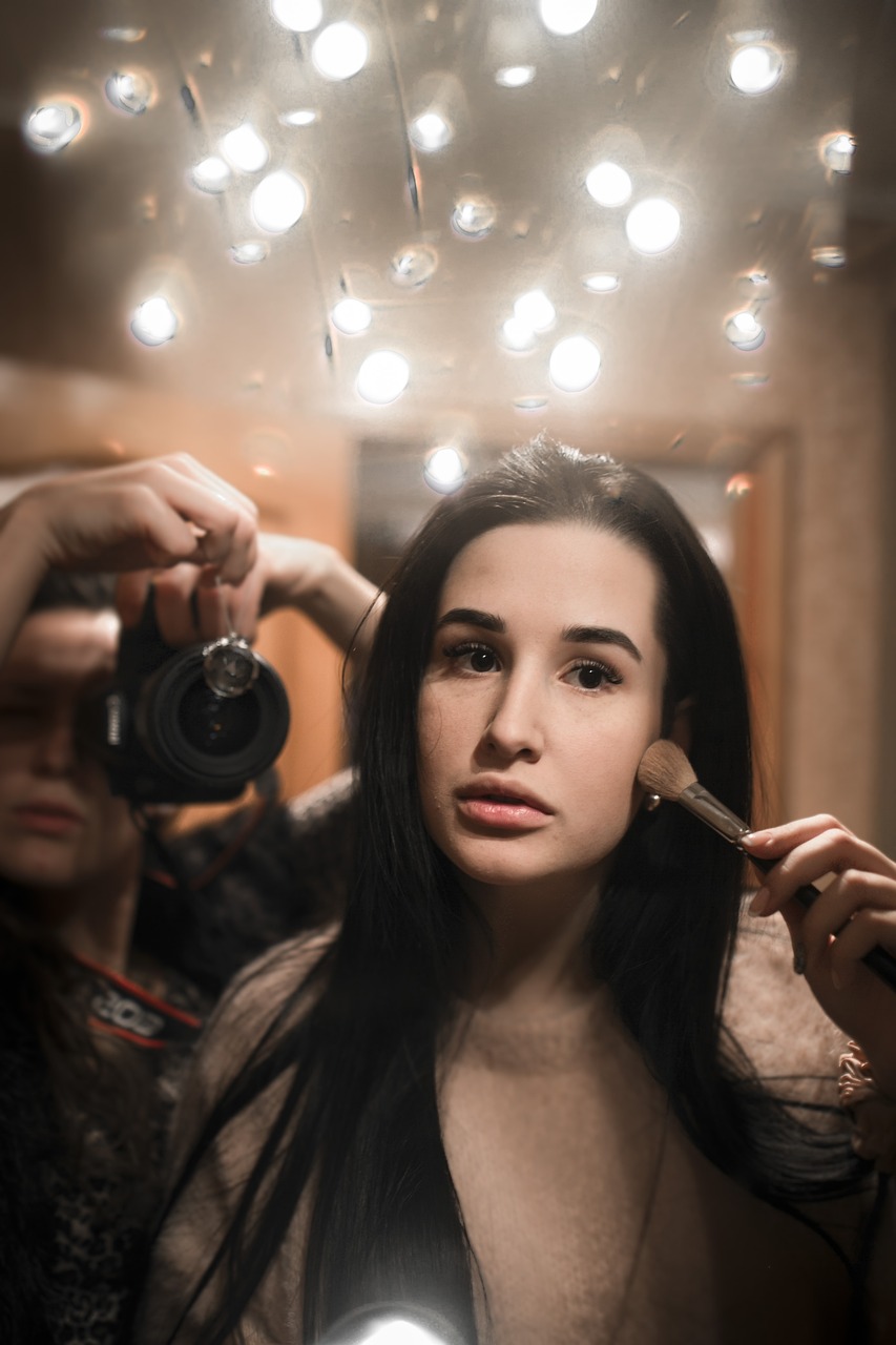 《邻家女孩》影评：情感纠葛与成长故事，你如何评价？