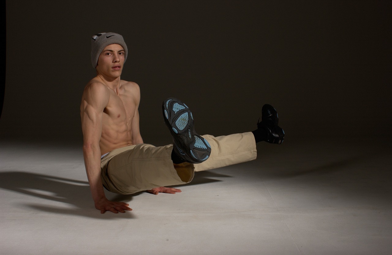 《天然少年》影评:电影深度解读,情感体验与艺术价值 《天然少年》影评:电影深度解读,情感体验与艺术价值