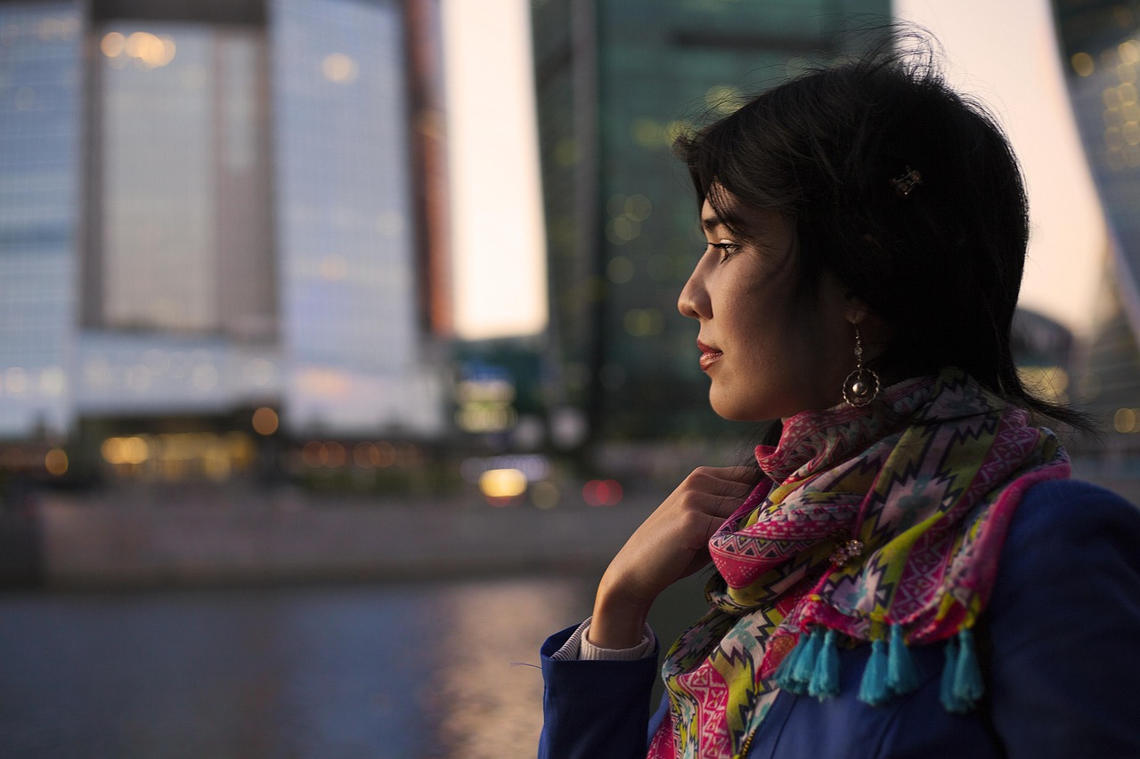 《东成西就》影评:经典喜剧的魅力何在,为何经久不衰? 《东成西就》影评:经典喜剧的魅力何在,为何经久不衰?