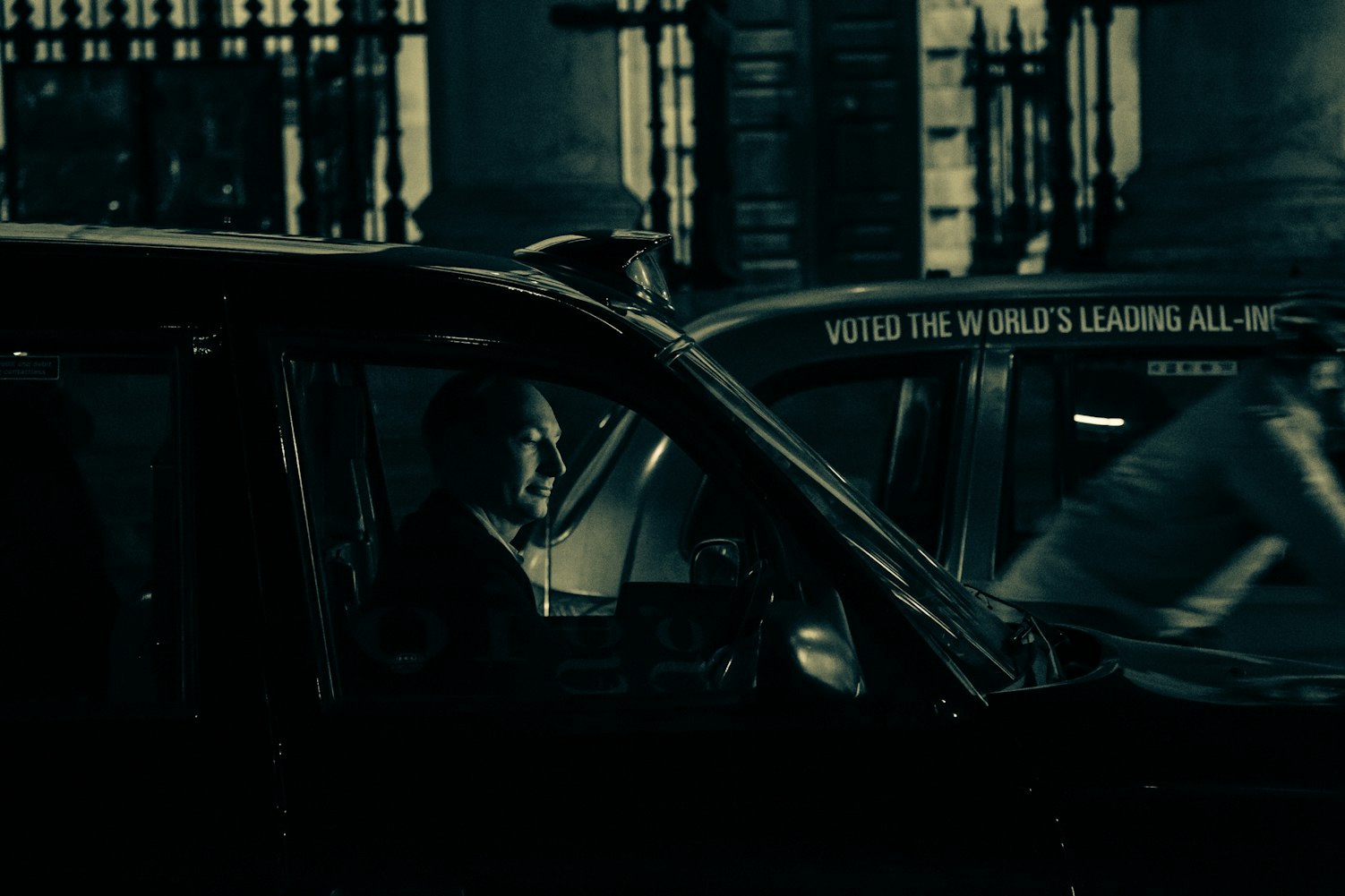 《不了情》影评:情感深度与剧情转折,你感受到了吗? 《不了情》影评:情感深度与剧情转折,你感受到了吗?